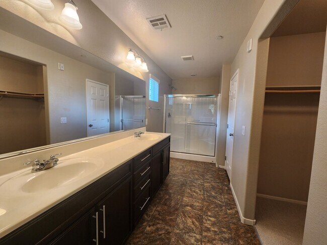 Building Photo - Unique condo with rooftop Strip Views and modern amenities.