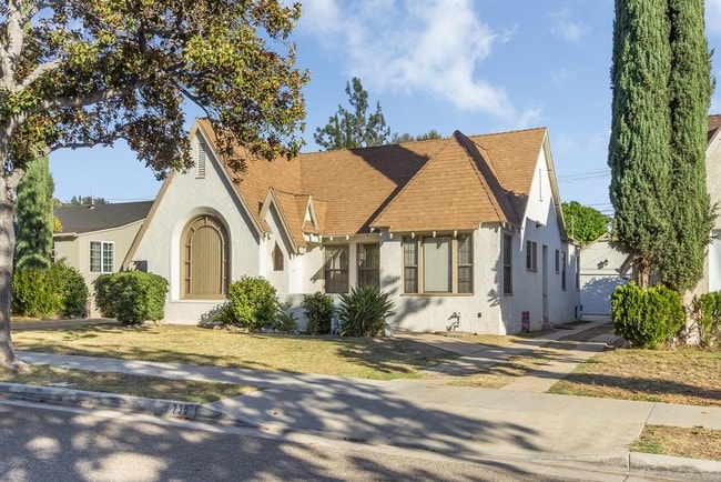 Building Photo - 730 Portola Ave