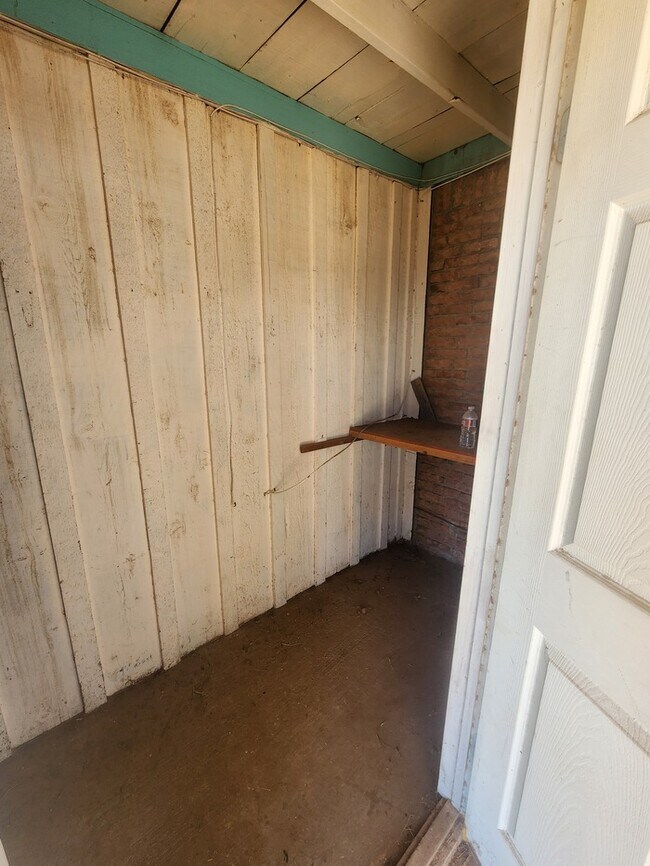 Building Photo - 3 bed 2 bath home