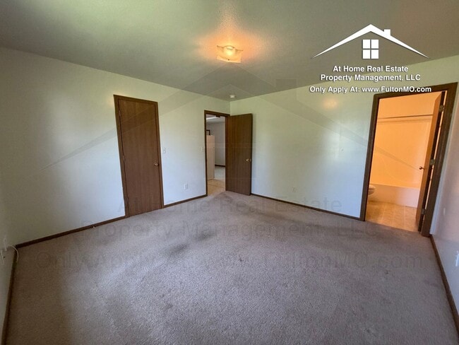 Building Photo - 2705–2707 Porter Place