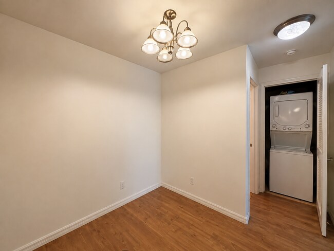 Building Photo - 5252 Balboa Arms Dr