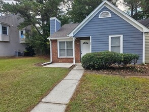 Building Photo - Move in special! 2 bedroom 2 bath duplex