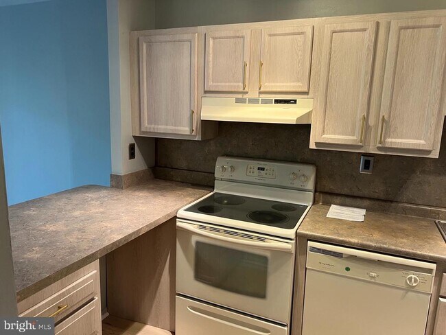 Primary Photo - 46 Township Line Rd