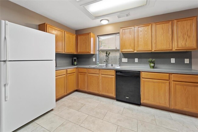 Building Photo - 6614 Grant Dr