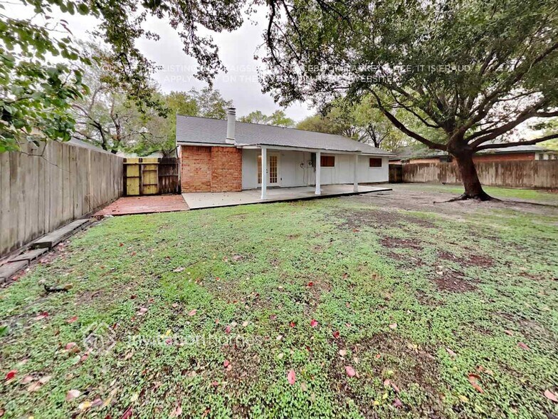Building Photo - 10527 Mills Walk Dr