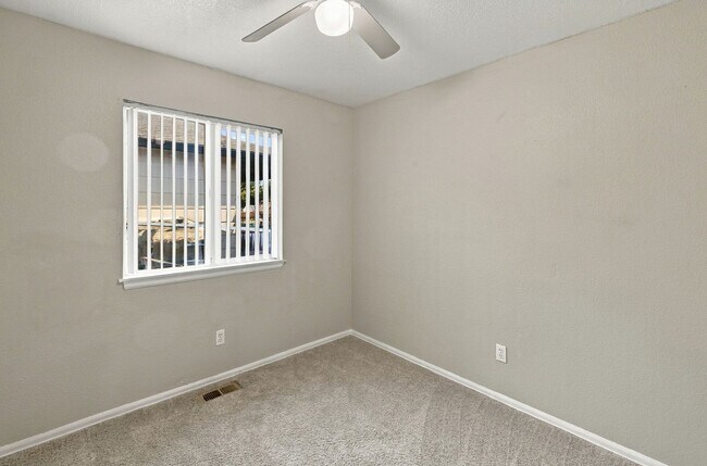 Building Photo - 546 S Race St