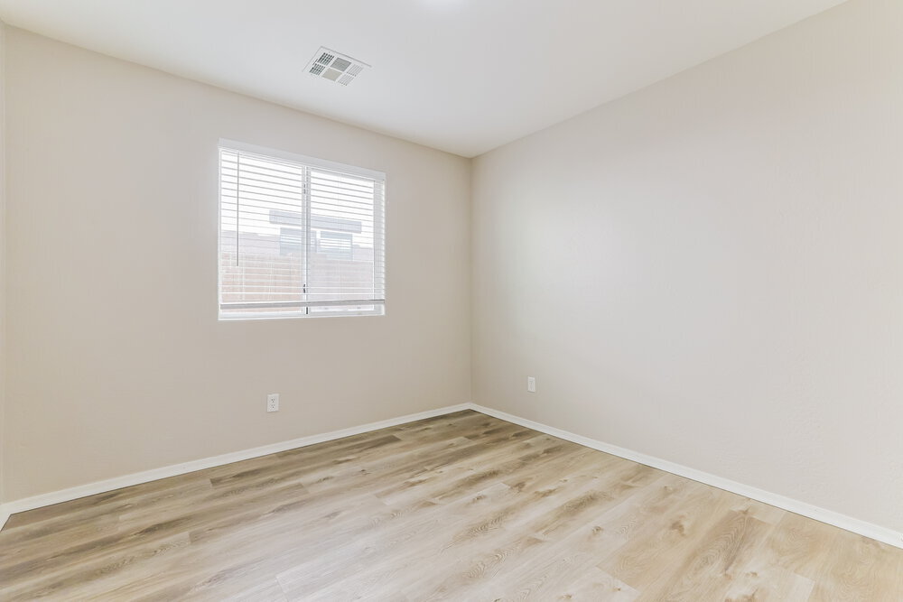 Building Photo - 1505 E Lakeview Dr