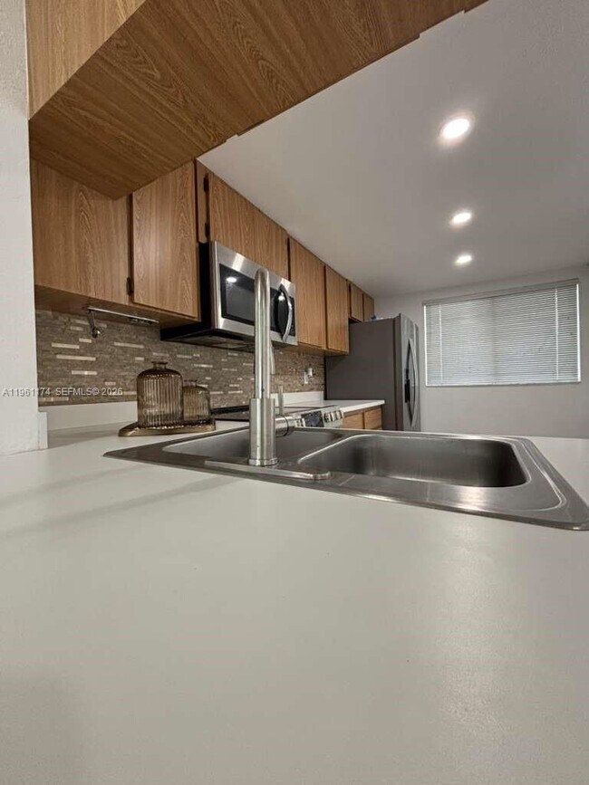 Building Photo - 1005 Palm Beach Trace Dr