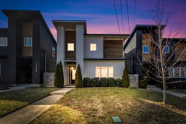 Building Photo - 715 32nd Ave N