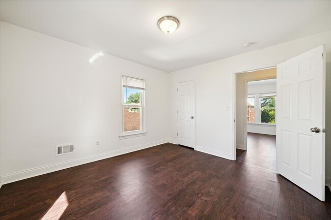 Building Photo - $1,675 - Spacious 3 Bedroom in North End