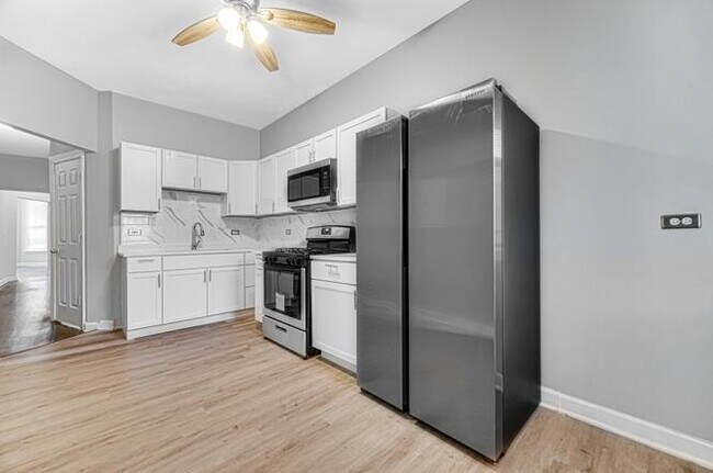 Building Photo - 6111 S Eberhart Ave