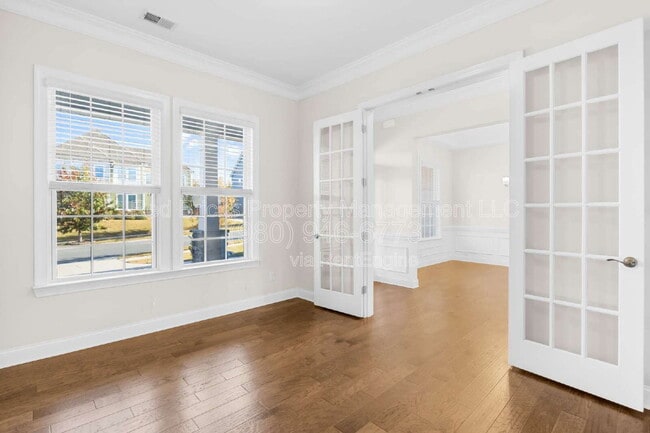 Building Photo - 4004 Petersburg Dr