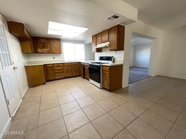 Building Photo - 7312 W Desert Cove Ave