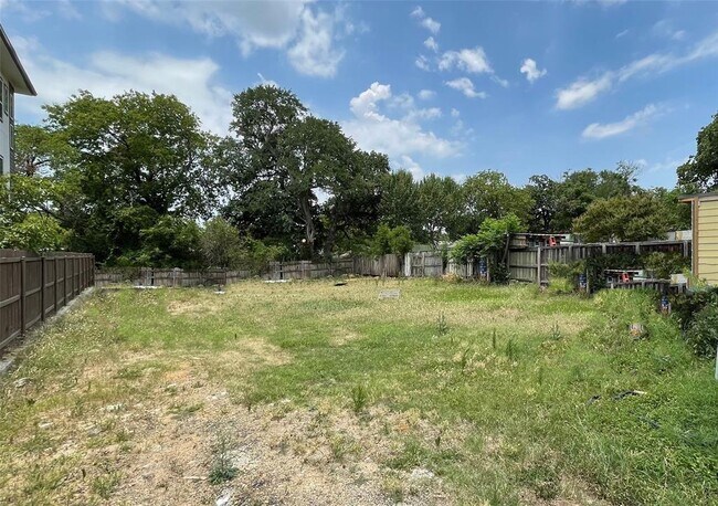Building Photo - 2243 Lovedale Ave
