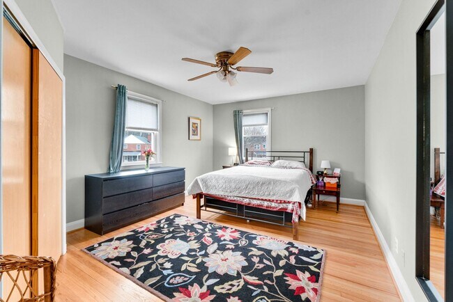 Building Photo - 3-bedroom, 1 and half bathroom end-of-group townhome in the quiet Stoneridge neighborhood in Towson