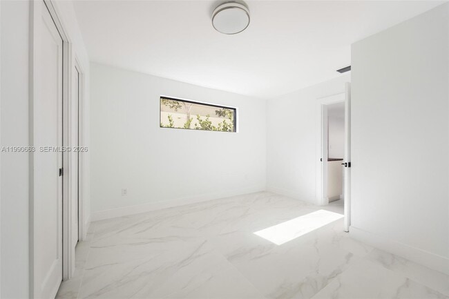 Building Photo - 3640 SW 13th St