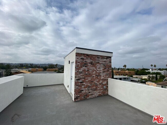 Building Photo - 2206 Hauser Blvd