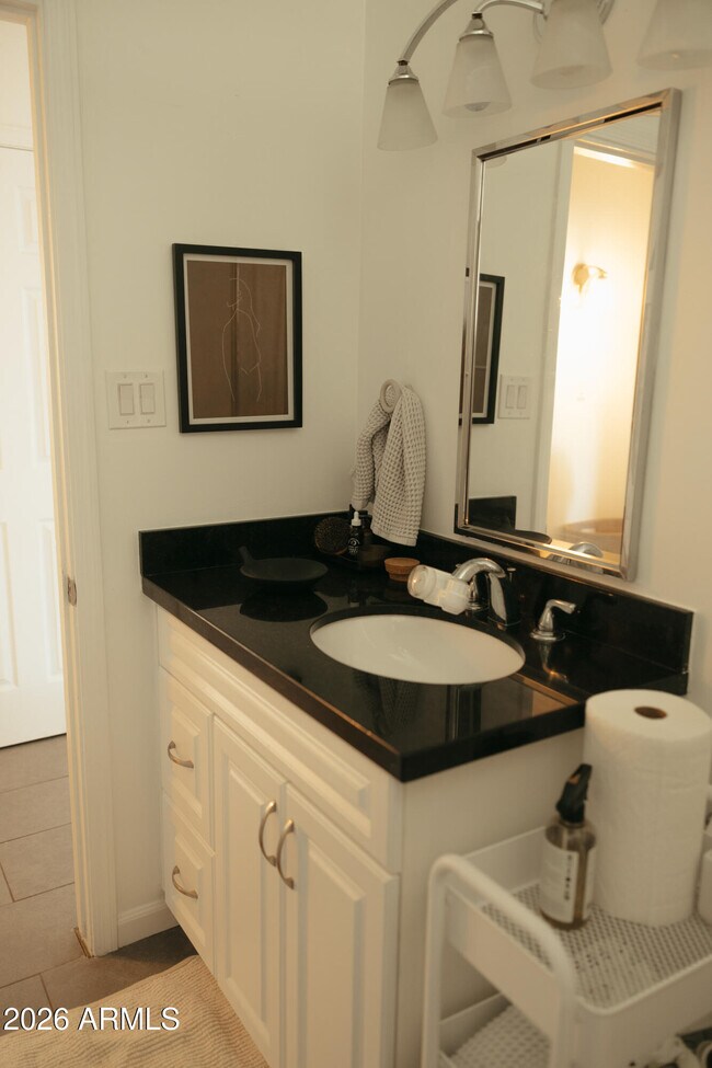 Building Photo - 4007 E Heatherbrae Dr
