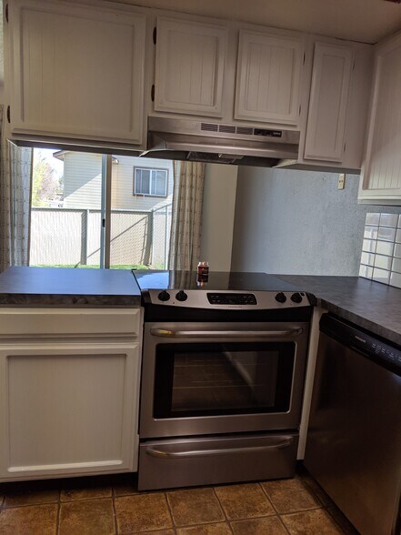 Building Photo - 2115 Pleasanton St