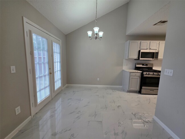 Building Photo - 3127 E Heatherock Cir