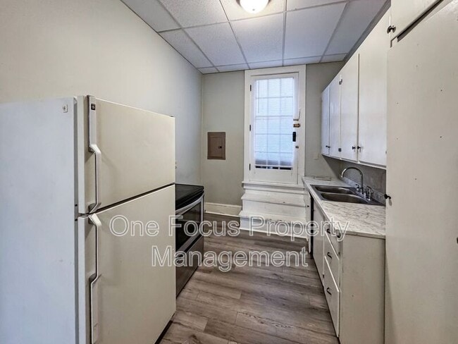 Building Photo - 109 1/2 E Main St