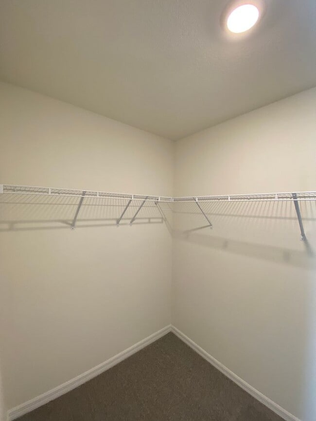 Building Photo - Avalon Woods 4/3/2 ***WON'T LAST***