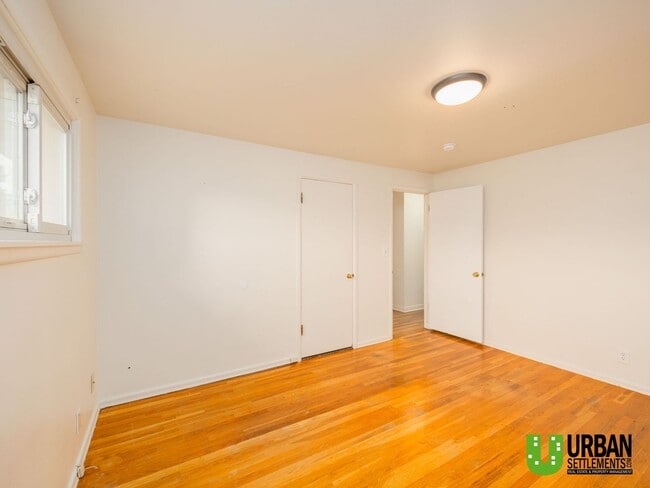 Building Photo - For Rent – Spacious 5 Bedroom Home in Spokane Valley