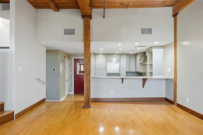 Building Photo - 555 S Water St