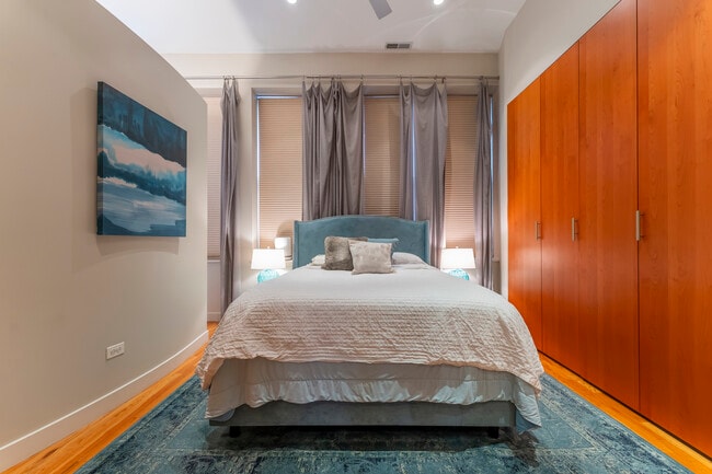 Building Photo - 2300 W Armitage Ave