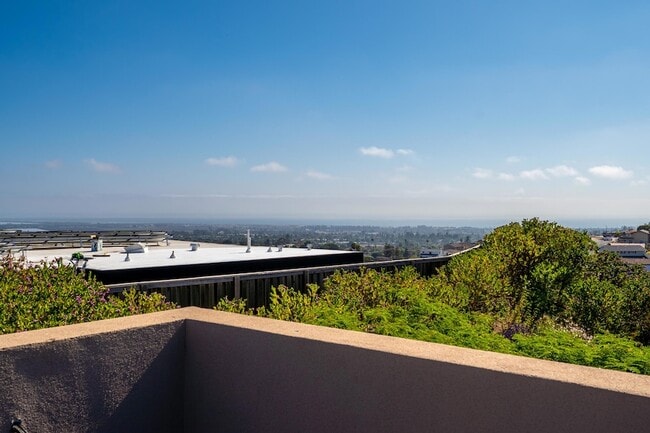 Building Photo - 5572 Rainier St