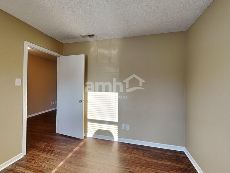 Building Photo - 14397 Cuppola Dr