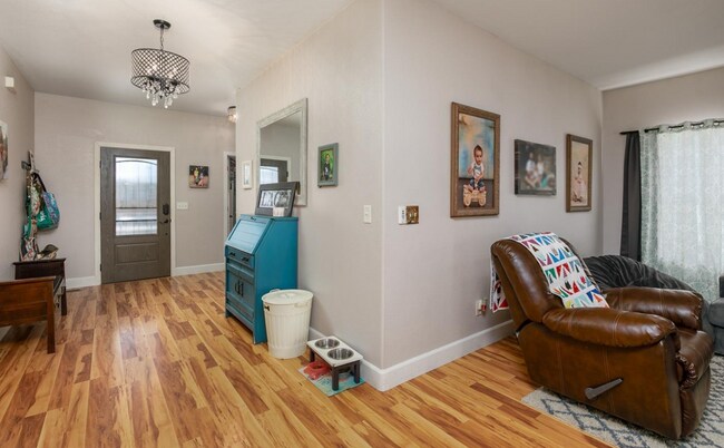 Building Photo - 404 Settler Dr