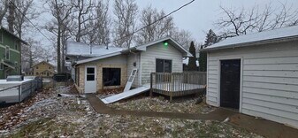 Building Photo - 1420 Thompson Ave