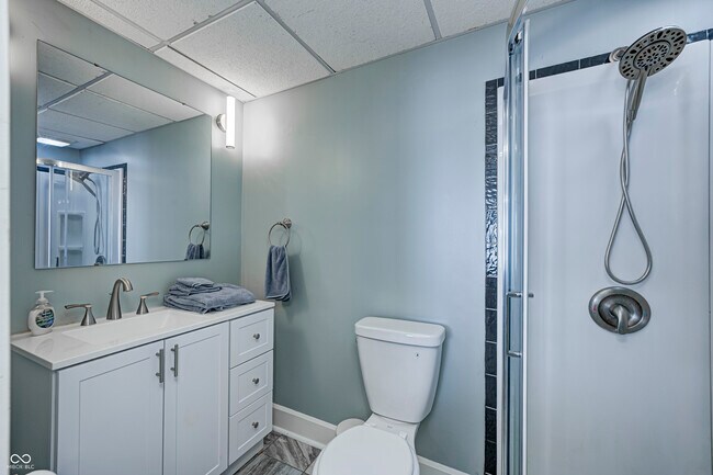 Building Photo - 230 E 9th St