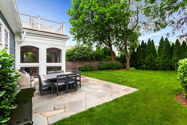 Building Photo - 9 Center Rd