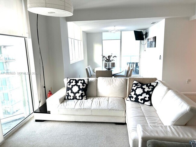 Building Photo - 253 NE 2nd St