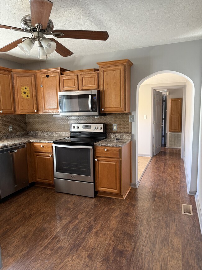 Building Photo - 602 Mitchell Dr