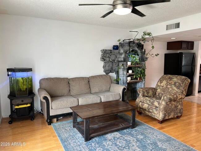 Building Photo - 1601 W Sunnyside Dr