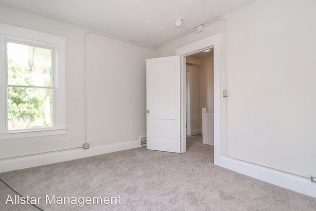 Building Photo - 2810 Woodbridge Ave