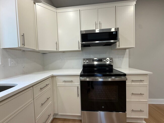 Building Photo - Stunning 3BR/3BA Orono Home Available 8/15. Walk to Lake Minnetonka!
