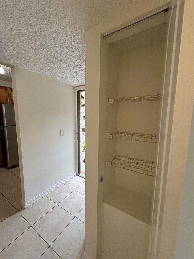 Building Photo - 6552 Arleigh Ct
