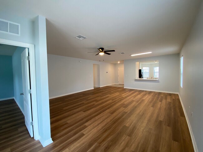 Building Photo - 3037 Gibraltar Blvd