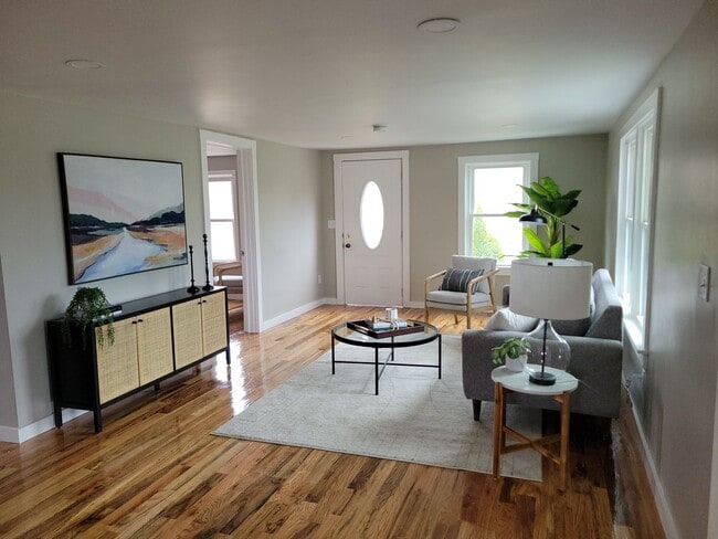 Building Photo - Single-Family Living in Killingly