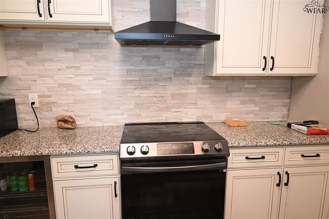 Building Photo - 5707 Hooper Dr