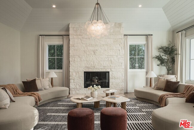 Building Photo - 550 Spoleto Dr