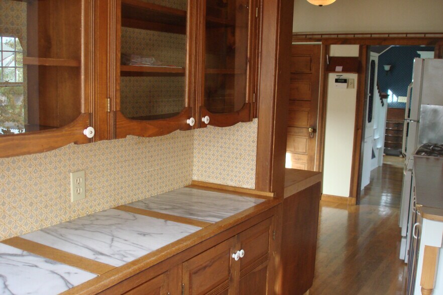 Butler's Pantry, between Kitchen and Dining Room - 3402 N 28th St