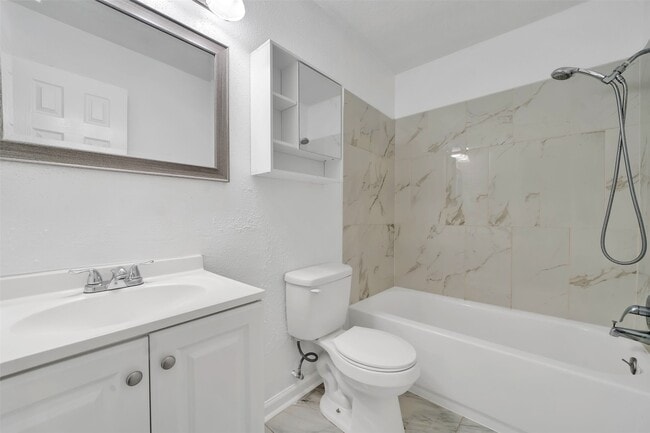 Building Photo - 22102 Breezy Hill Dr