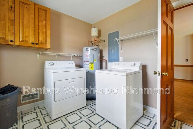 Building Photo - 4817 Stornoway Dr