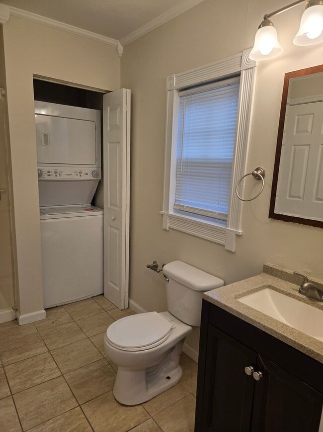 Building Photo - Lovely 3 Bedroom in Portsmouth