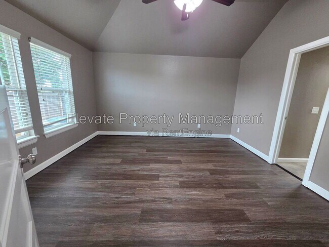Building Photo - 2200 Starwood Wy